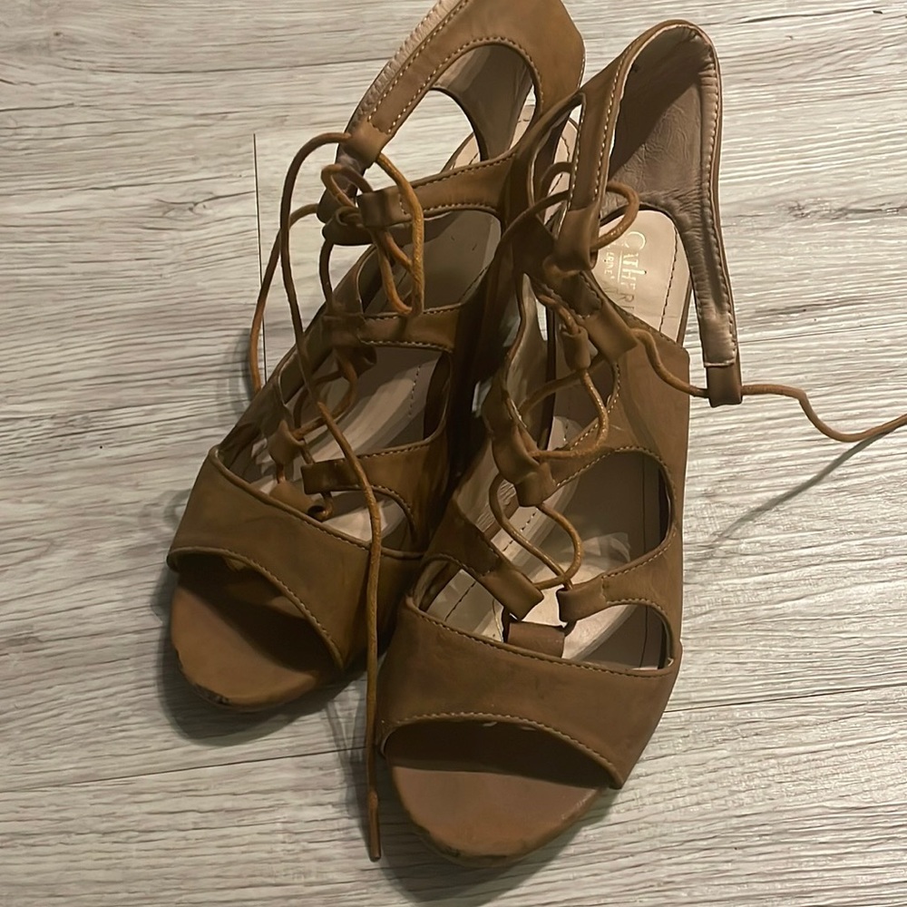 Brown heels with straps - 8 1/2